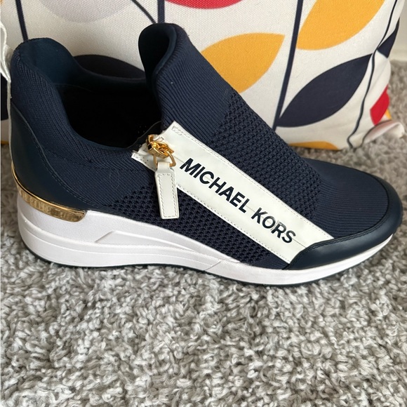 Michael Kors Navy and Gold Slip-On Sneakers Sz 9.5 - Picture 2 of 9